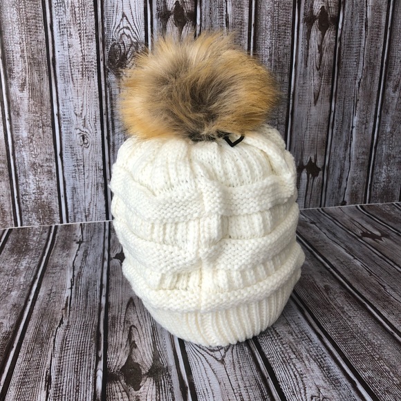 Cable knit, original C.C beanie with faux fur pom - Picture 4 of 5